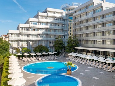 Perla Suneo Club