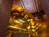 Thajsko_Bangkok_Wat_Pho_zlata_socha_leziciho_Buddhy_Radynacestu_foto_Pavel_Spurek.jpg