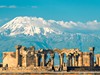 Arménie-Poznávací zájezd-kolébka civilizace ve stínu Araratu-Hora Ararat a výhled na zříceninu chrámu Zvartnots