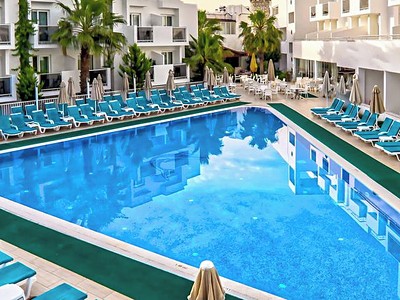 Club Shark Hotel
